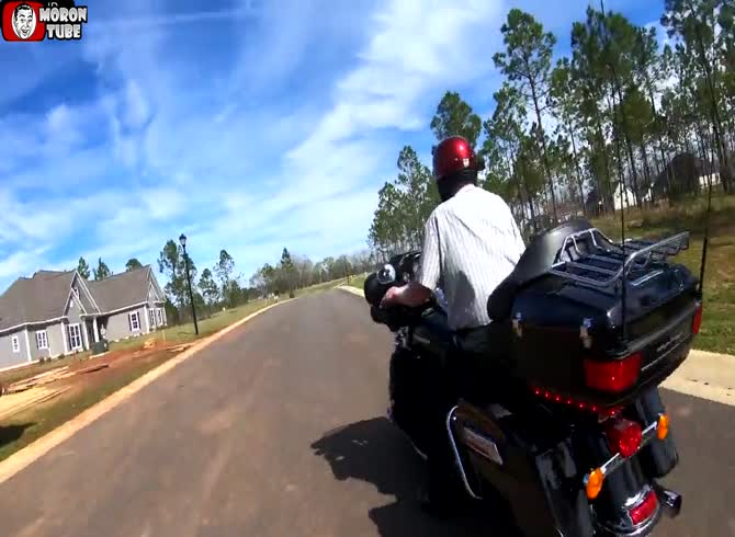 Video :United States - At the age of 88, his father gave him the chance to drive a Harley Davidson, something he had long desired